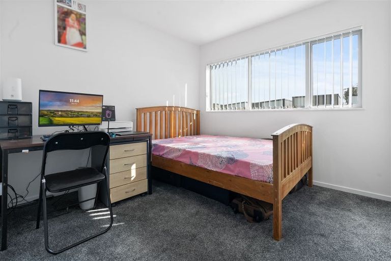 Photo of property in 19 Valour Lane, Papakura, 2110