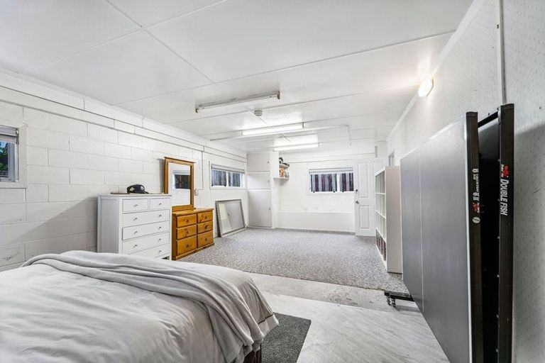 Photo of property in 28 Lydford Place, Glendene, Auckland, 0602