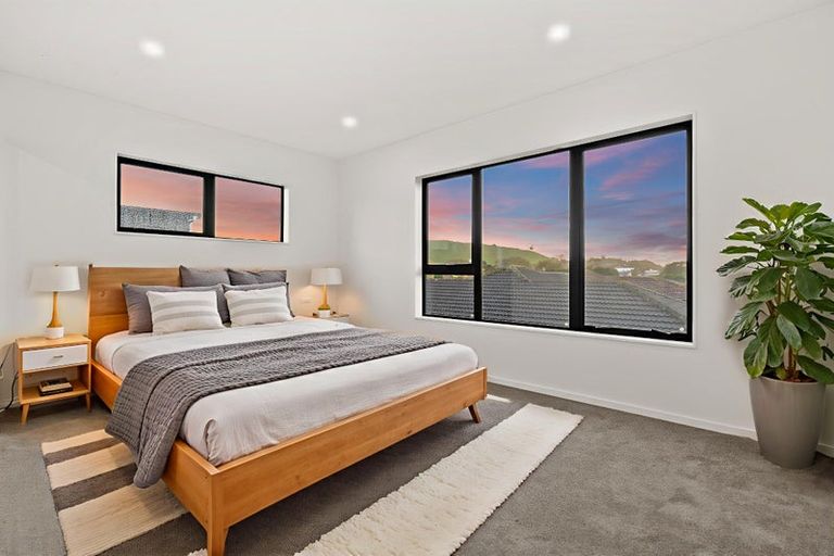 Photo of property in 2/32 Tapuwae Way, Mangere Bridge, 2022