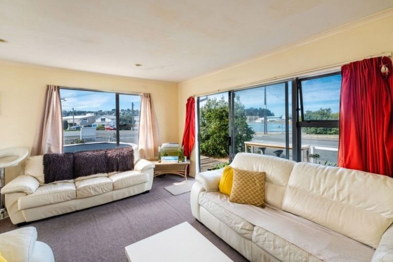 Photo of property in 16 Meeanee Quay, Westshore, Napier, 4110