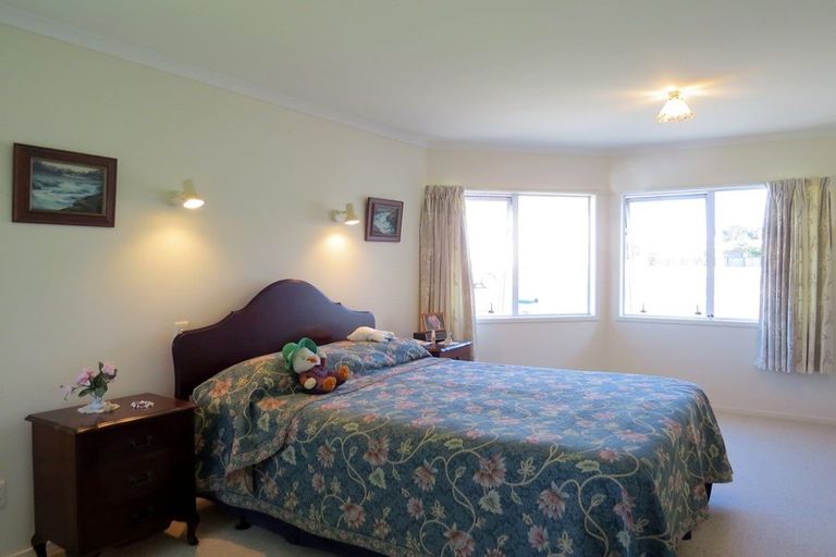 Photo of property in 90 Victoria Street, Coromandel, 3506