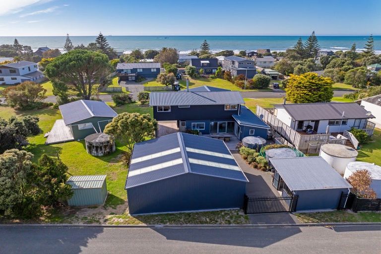 Photo of property in 8 Tamarisk Drive, Riversdale Beach, Masterton, 5872