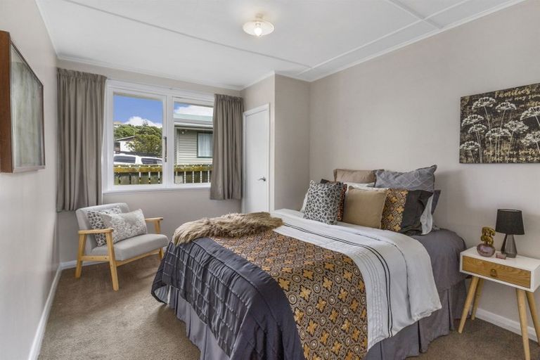 Photo of property in 2a Taupiri Crescent, Titahi Bay, Porirua, 5022