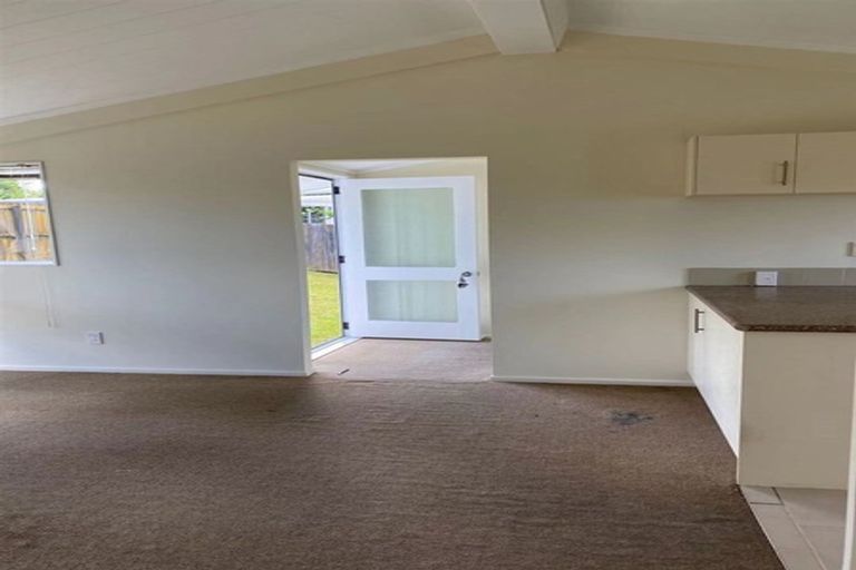 Photo of property in 1/41 Hobsonville Road, West Harbour, Auckland, 0618