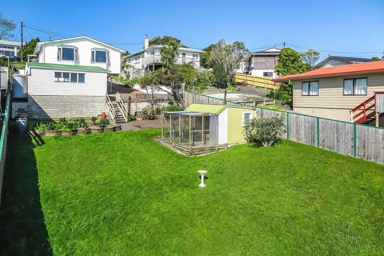 Photo of property in 28 Mayfield Road, Glenfield, Auckland, 0629