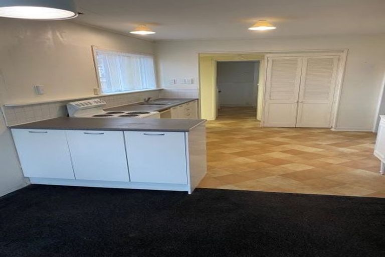 Photo of property in 135 View Road, Sunnyvale, Auckland, 0612