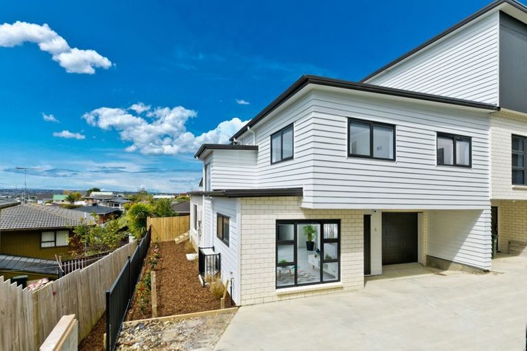 Photo of property in 4223d Great North Road, Glendene, Auckland, 0602