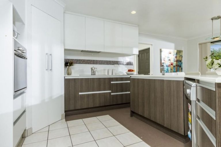 Photo of property in 18 William Gamble Drive, Greenhithe, Auckland, 0632