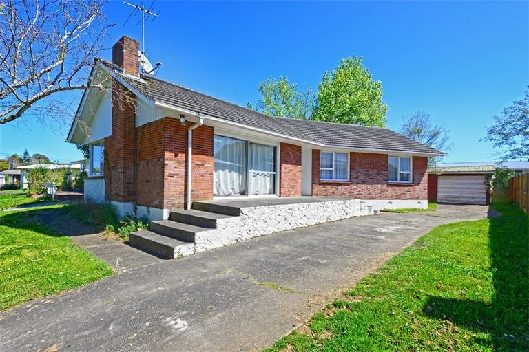 Photo of property in 41 Gossamer Drive, Pakuranga Heights, Auckland, 2010