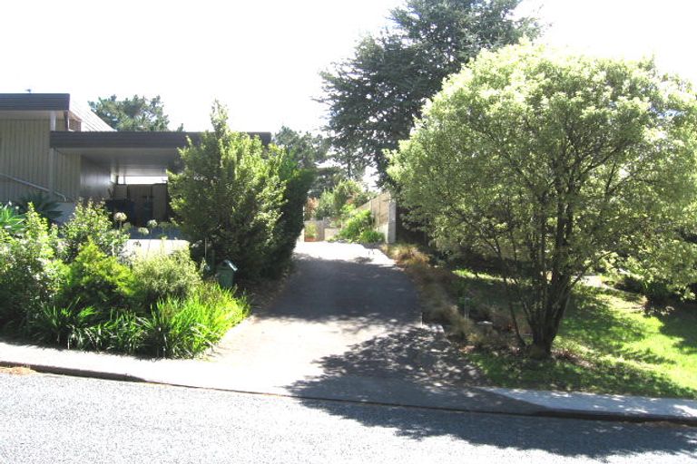 Photo of property in 1/11 Saddleback Rise, Murrays Bay, Auckland, 0630