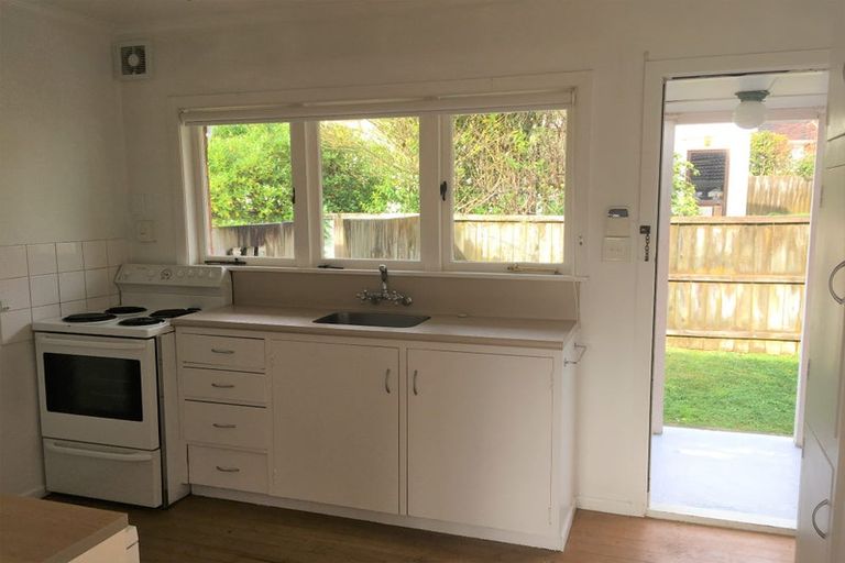 Photo of property in 1/10a Fenwick Avenue, Milford, Auckland, 0620