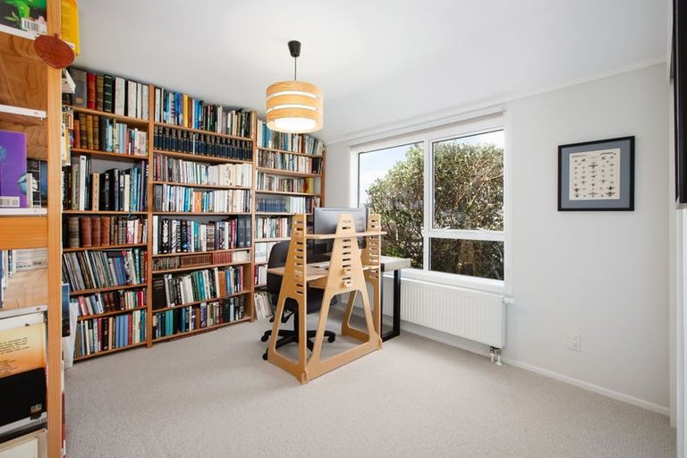 Photo of property in 2/11 Mervyn Place, Plimmerton, Porirua, 5026