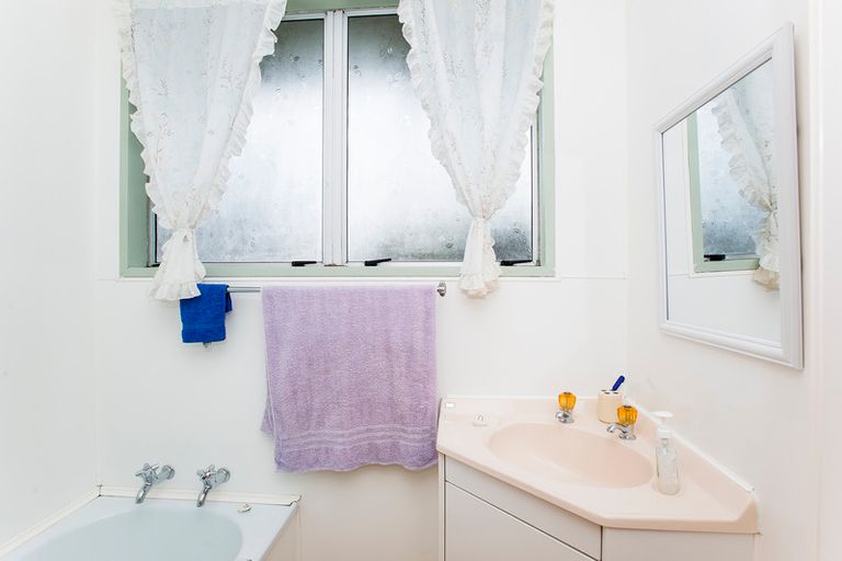 Photo of property in 11 Park Road, Patutahi, Gisborne, 4072