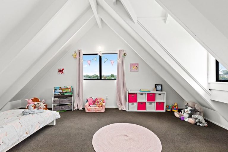 Photo of property in 6 Te Moau Avenue, Parakai, 0830