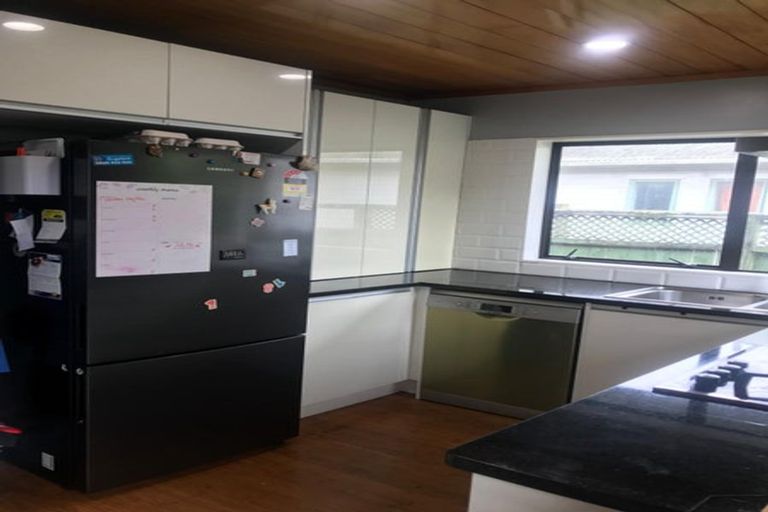 Photo of property in 2/409 West Coast Road, Glen Eden, Auckland, 0602