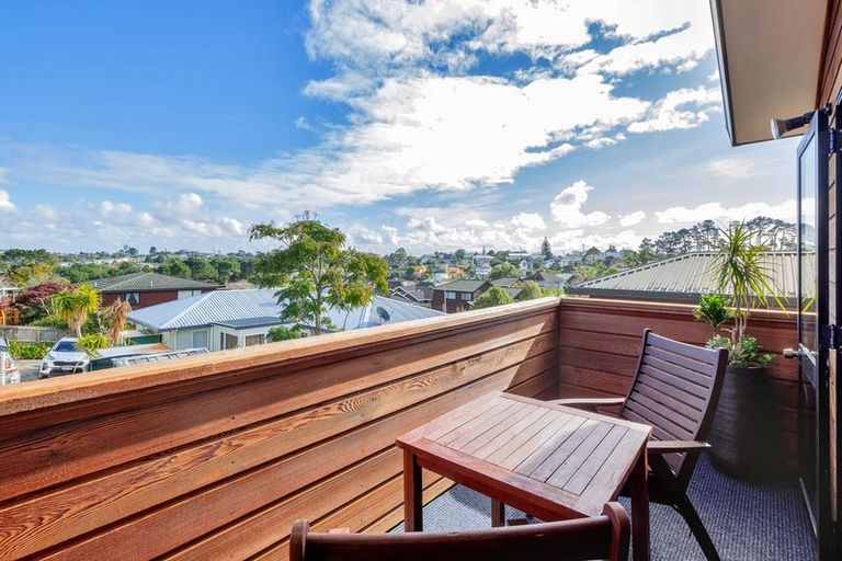 Photo of property in 2/13 Delamare Court, Sunnynook, Auckland, 0632