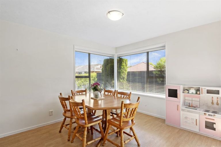 Photo of property in 12 Thornhill Place, Sockburn, Christchurch, 8042