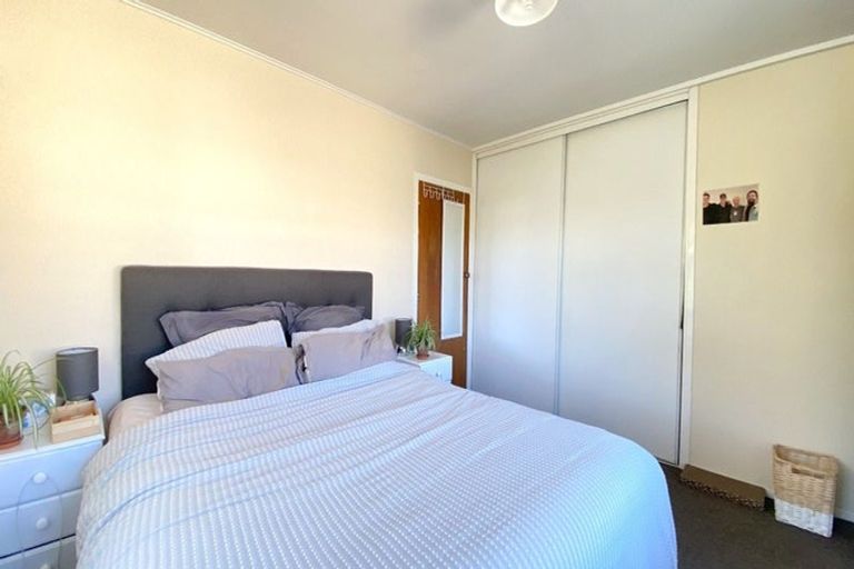 Photo of property in 15 Woodcote Drive, Glenfield, Auckland, 0629