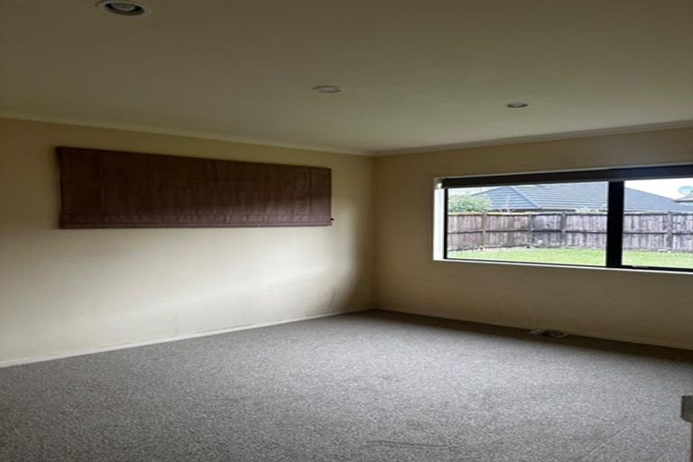 Photo of property in 49 Lilybank Crescent, East Tamaki, Auckland, 2013