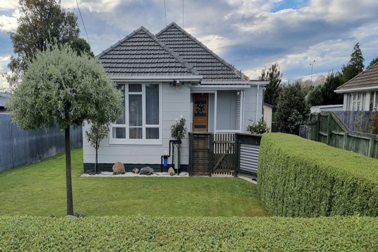 Photo of property in 22 Lambeth Crescent, Northcote, Christchurch, 8052