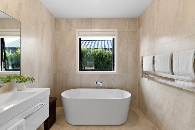 Photo of property in 5 Ellesmere Avenue, Jacks Point, Queenstown, 9371