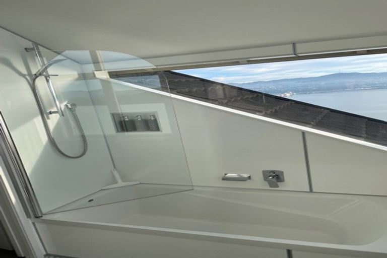 Photo of property in 17 Palliser Road, Roseneath, Wellington, 6011