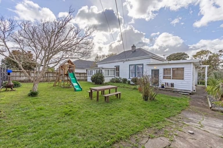 Photo of property in 27 Tramway Road, Beach Haven, Auckland, 0626