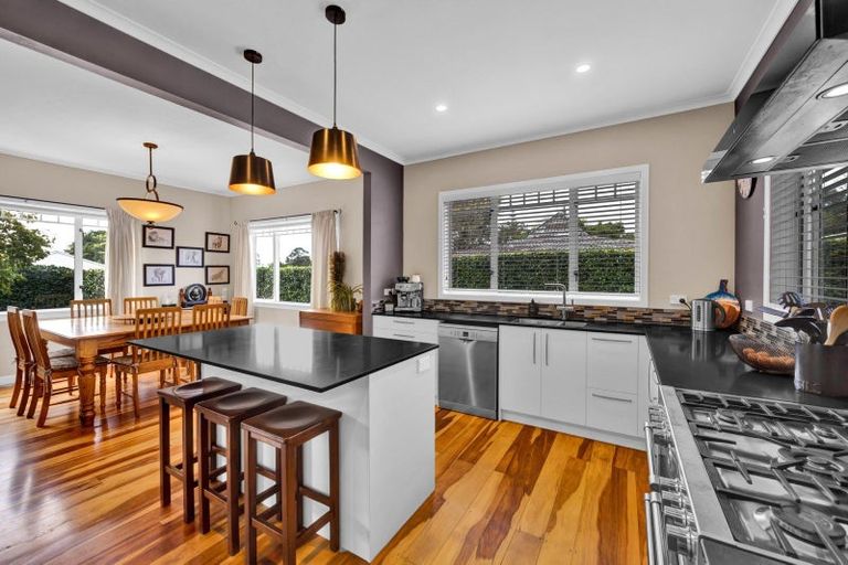 Photo of property in 77 Govett Avenue, Frankleigh Park, New Plymouth, 4310