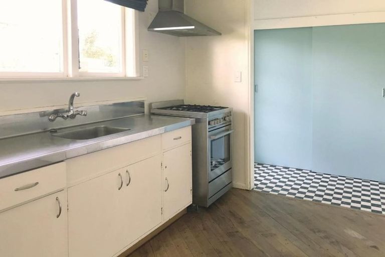 Photo of property in 1 Kinapori Terrace, Newlands, Wellington, 6037