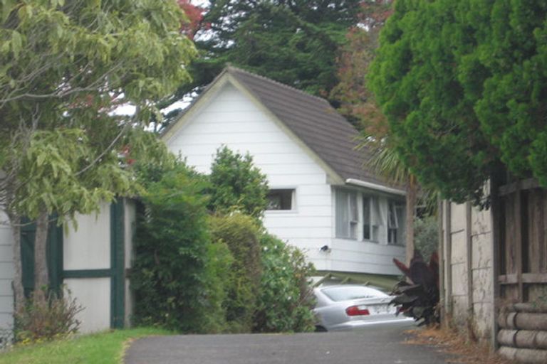 Photo of property in 2/5 Hiwihau Place, Glenfield, Auckland, 0629