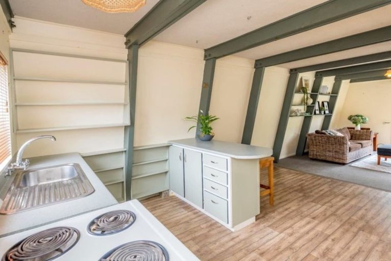 Photo of property in 122 Field Way, Waikanae Beach, Waikanae, 5036