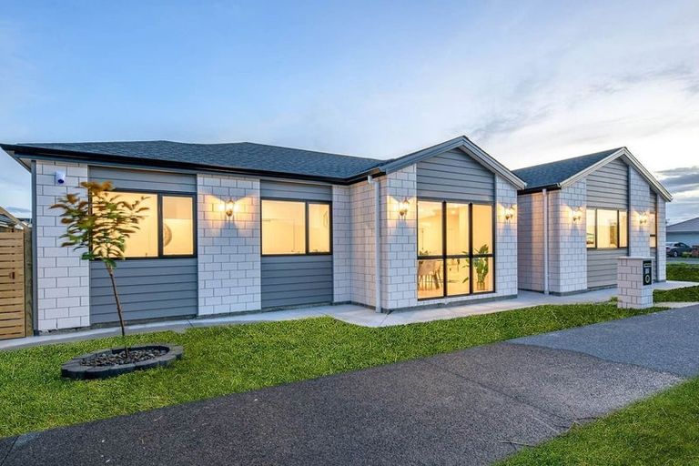 Photo of property in 10 Black Beech Crescent, Takanini, 2110