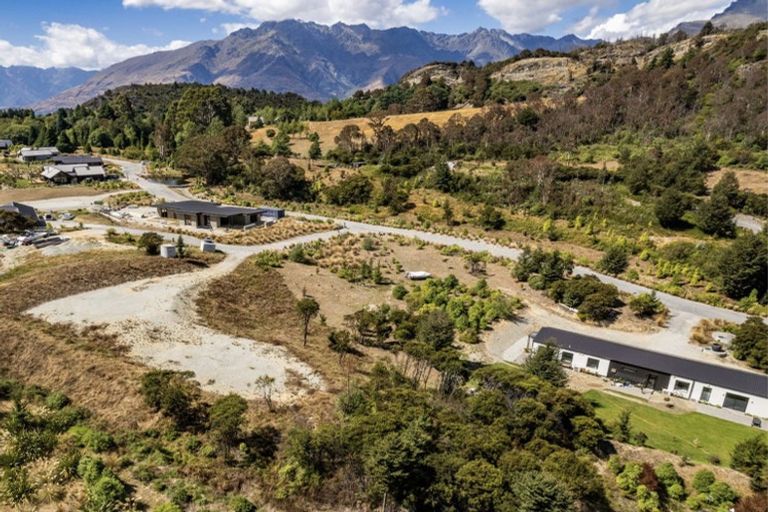 Photo of property in 17 Peregrine Falcon Road, Mount Creighton, Queenstown, 9371