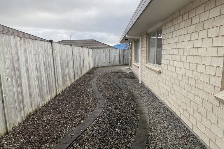 Photo of property in 11 Balmerino Grove, Waikanae, 5036