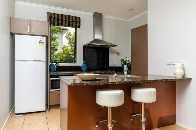 Photo of property in 10 Greenbough Lane, Greenhithe, Auckland, 0632