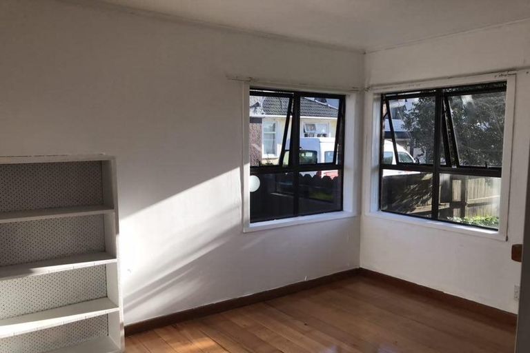 Photo of property in 614 Te Atatu Road, Te Atatu Peninsula, Auckland, 0610