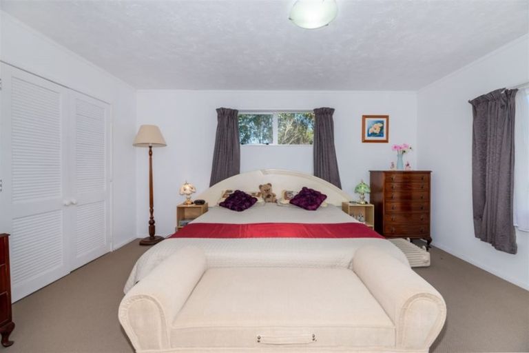 Photo of property in 37 Kohekohe Street, New Lynn, Auckland, 0600