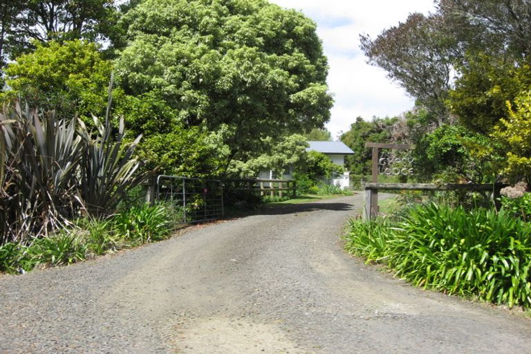 Photo of property in 178 Boord Crescent, Kumeu, 0891