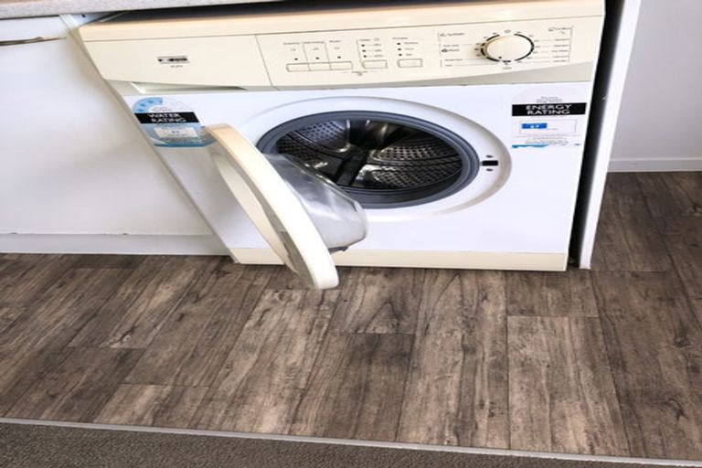 Photo of property in 2/39 Bayview Road, Bayview, Auckland, 0629