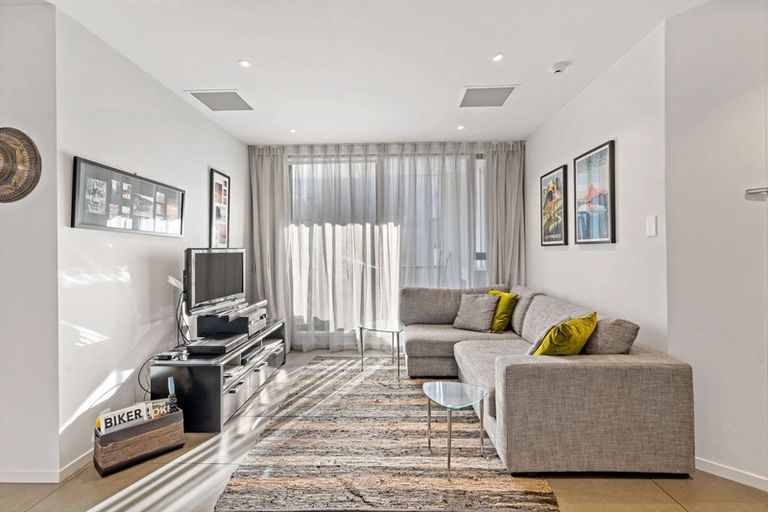 Photo of property in 9c/2 Saint Martins Lane, Grafton, Auckland, 1010