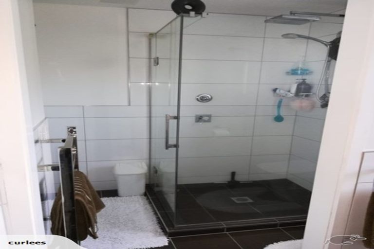 Photo of property in 42 Lynbrooke Avenue, Blockhouse Bay, Auckland, 0600