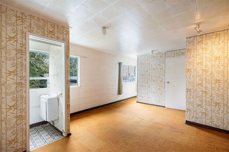 Photo of property in 358 Glenfield Road, Glenfield, Auckland, 0629