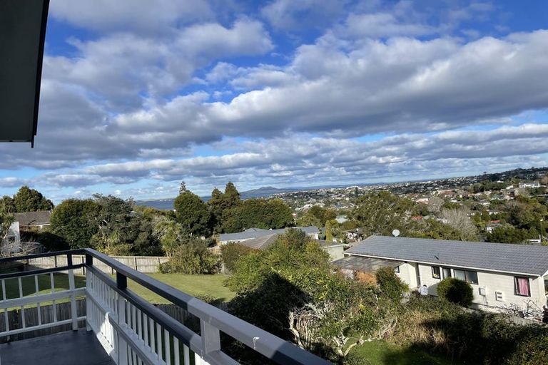 Photo of property in 166 Carlisle Road, Northcross, Auckland, 0632