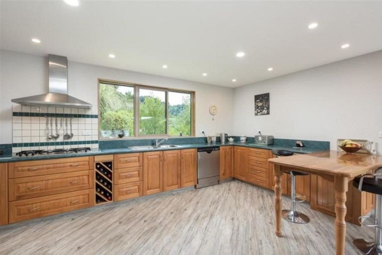 Photo of property in 28a Moana View Road, Waikawa, Picton, 7220