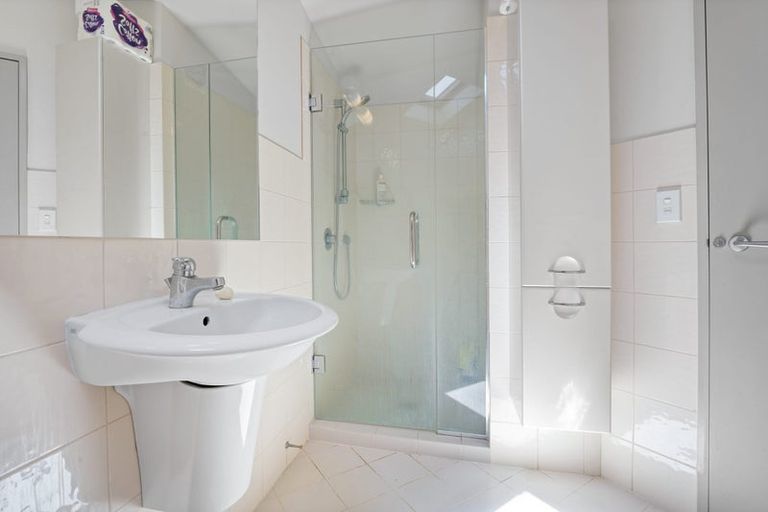 Photo of property in 2/6 Crete Avenue, Milford, Auckland, 0620