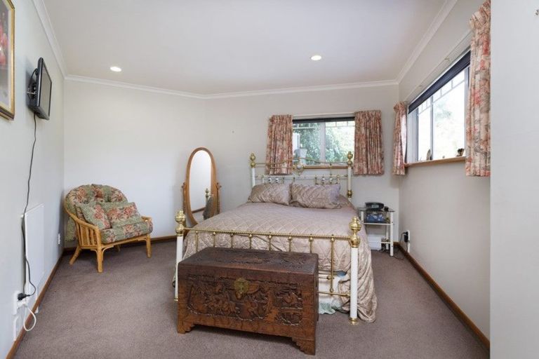 Photo of property in 8a Spencer Place, Merrilands, New Plymouth, 4312