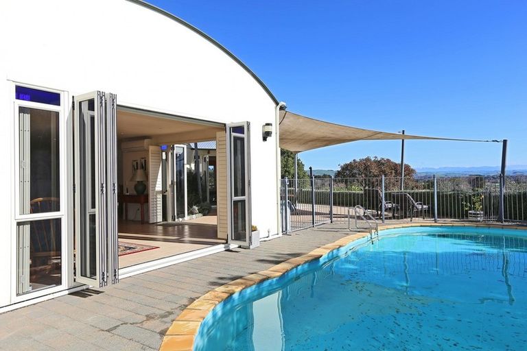 Photo of property in 15 Woodford Heights, Havelock North, 4130