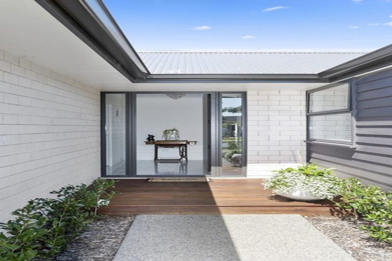 Photo of property in 14 Saint Thomas Avenue, Pyes Pa, Tauranga, 3112