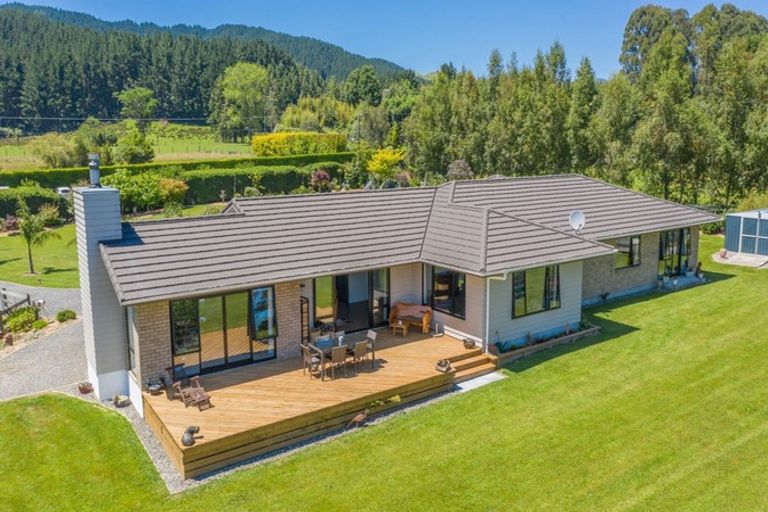 Photo of property in 19 Denton Road, Levin, 5571