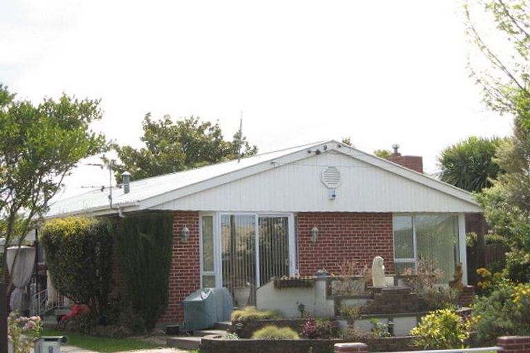 Photo of property in 5 Hannah Place, Redwood, Christchurch, 8051